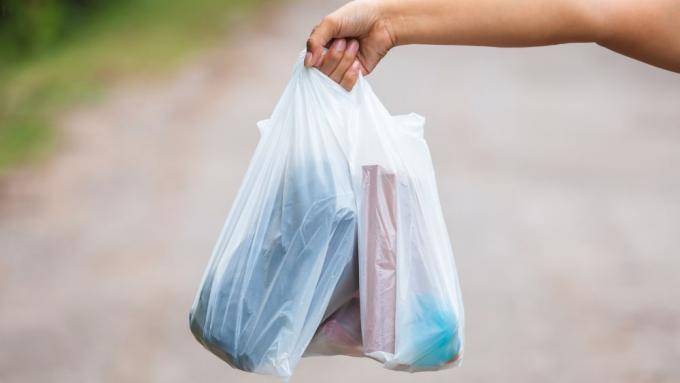 dernières nouvelles de l'entreprise Les avantages environnementaux du passage aux sacs en plastique compostable 0